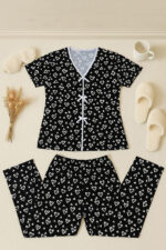 Kadın Siyah Beyaz Kalp Desenli Fiyonklu Kısa Kollu Pijama Takımı – Rahat, Şık ve 4 Mevsim Kullanım - Görsel 5