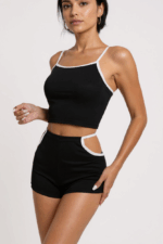 Kadın Siyah Beyaz Şortlu Cut-Out Detaylı Gecelik Takımı – Modern, Konforlu ve Günlük Kombinlere Uygun - Görsel 2