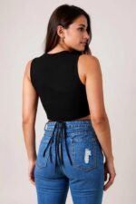 Kadın Siyah Çapraz Bağlamalı Crop Top Büstiyer – Modern ve Şık Tasarım - Görsel 3