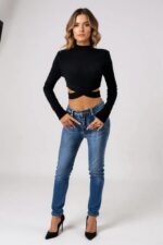 Kadın Siyah Çapraz Bel Detaylı Dik Yaka Uzun Kol Crop Top Bluz – Şık, Rahat ve Kolay Kombinlenebilir - Görsel 2