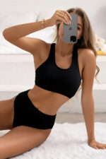 Kadın Siyah Çapraz Sırt Detaylı Iç Çamaşır Takımı – Modern, Konforlu ve Günlük Kombinlere Uygun