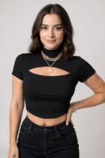 Kadın Siyah Göğüs Dekolteli Yarım Kollu Cut Out Crop Top Bluz – Şık, Rahat ve Kolay Kombinlenebilir
