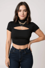 Kadın Siyah Göğüs Dekolteli Yarım Kollu Cut Out Crop Top Bluz – Şık, Rahat ve Kolay Kombinlenebilir - Görsel 2