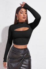 Kadın Siyah Göğüs Dekolteli Uzun Kollu Cut Out Crop Top Bluz – Şık, Rahat ve Kolay Kombinlenebilir - Görsel 3