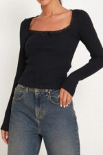 Kadın Siyah Kare Yaka Dantelli Uzun Kollu Crop Top Bluz – Şık, Rahat ve Kolay Kombinlenebilir - Görsel 5