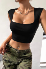 Kadın Siyah Kare Yaka Kalınlaşan Omuz Detaylı Crop Top Bluz - Görsel 3