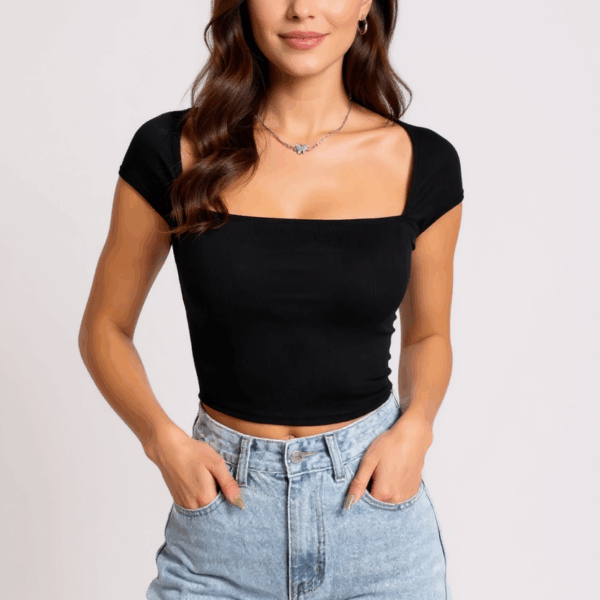 Kadın Siyah Kare Yaka Yarım Kol Göğüs Dekolteli Crop Top Bluz – Şık, Rahat ve Kolay Kombinlenebilir