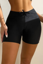 Kadın Siyah Önden Bağcıklı Deniz Şortu – Modern ve Şık Tasarım - Görsel 2