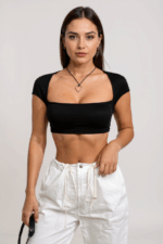 Kadın Siyah Sırt Dekolteli ve Boyundan Bağlamalı Yarım Kol Crop Top Bluz – Şık, Rahat ve Kolay Kombinlenebilir - Görsel 2