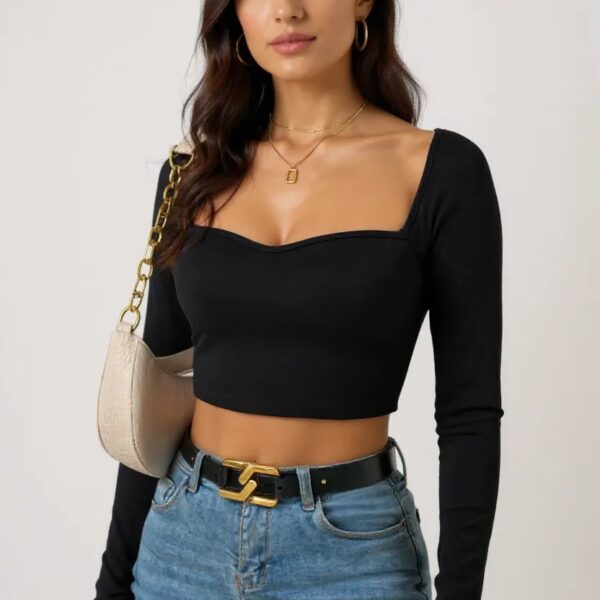 Kadın Siyah Uzun Kol Göğüs Dekolteli Şık Crop Top Bluz – Şık, Rahat ve Kolay Kombinlenebilir