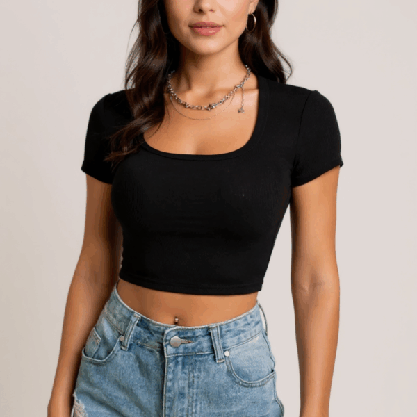 Kadın Siyah Yarım Kol Düz Yaka Crop Top Bluz – Şık, Rahat ve Kolay Kombinlenebilir