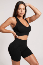 Kadın Siyah Yüksek Bel Çapraz Sırt Detaylı Şortlu Gecelik Takım – Modern, Konforlu ve Günlük Kombinlere Uygun - Görsel 2