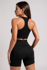 Kadın Siyah Yüksek Bel Çapraz Sırt Detaylı Şortlu Gecelik Takım – Modern, Konforlu ve Günlük Kombinlere Uygun - Görsel 3