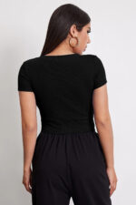 Kadın Siyah Yuvarlak Yaka Yarım Kol Crop Top Bluz – Şık, Rahat ve Kolay Kombinlenebilir - Görsel 4